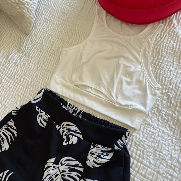 New wide leg front slit pants and crop top Set - Picture 3 of 6